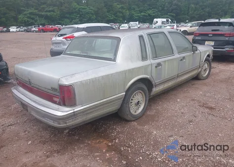 1990 Lincoln Town Car Signature z USA, uszkodzony, nr VIN 1LNLM82F2LY744198